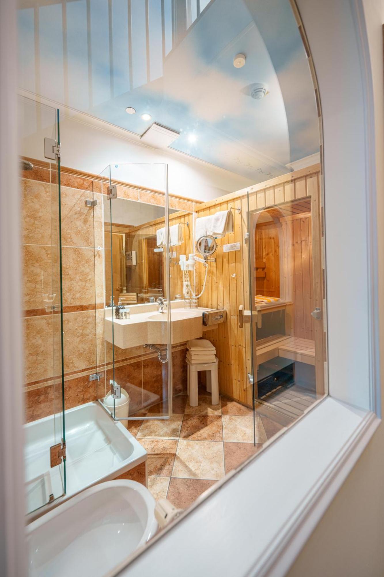 Koenig Ludwig Design Hotel Neu Zimmer Mit Sauna Oder Whirlpool Oder Mehr Altotting Luaran gambar