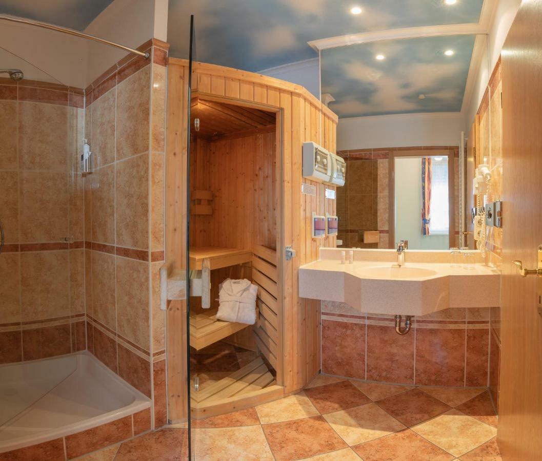 Koenig Ludwig Design Hotel Neu Zimmer Mit Sauna Oder Whirlpool Oder Mehr Altotting Luaran gambar